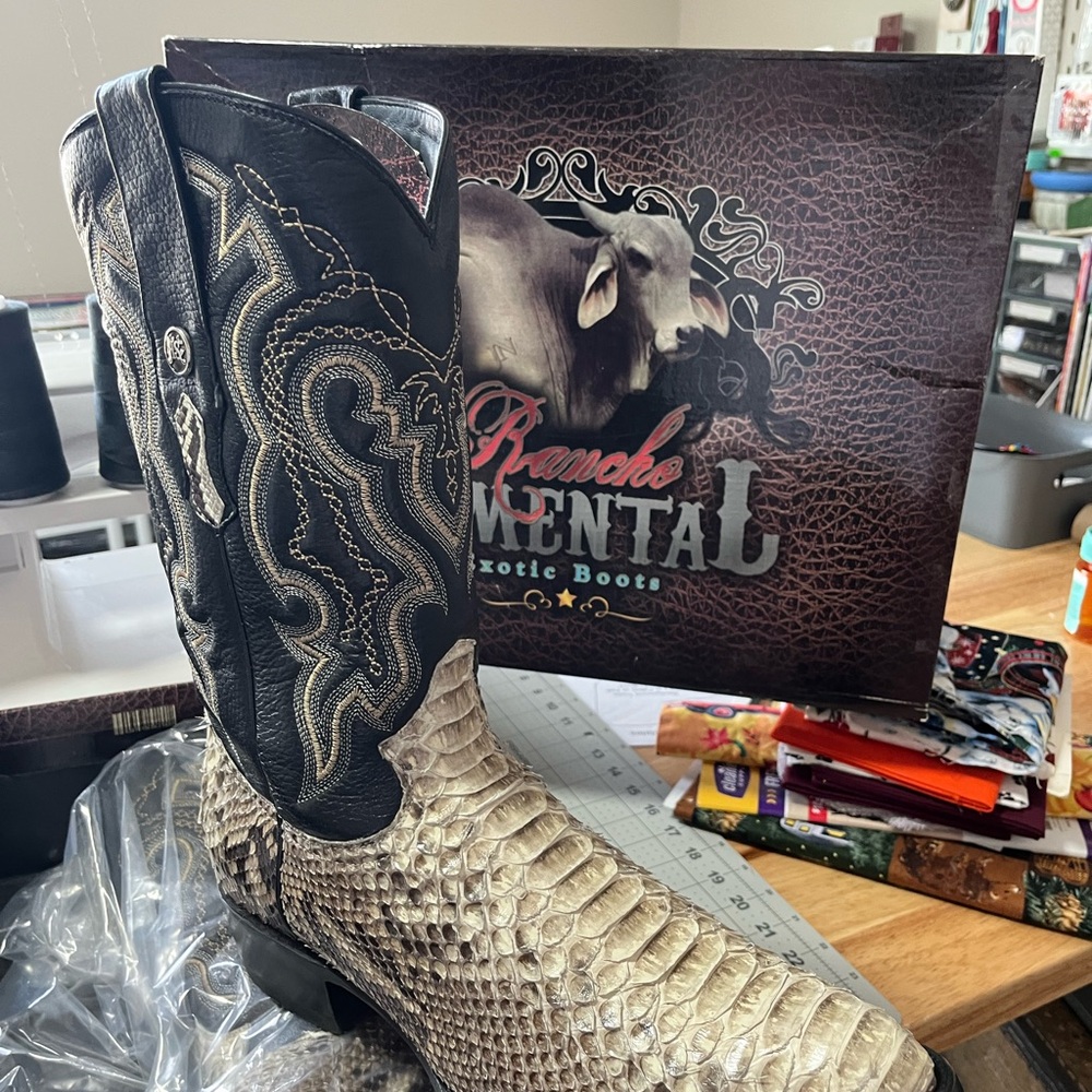 Black and Tan Snake Skin boots - Picture 4 of 9